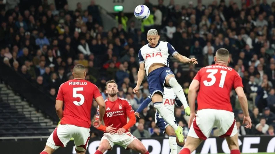 CBA：深圳男篮三分火力全开 主场击败上海